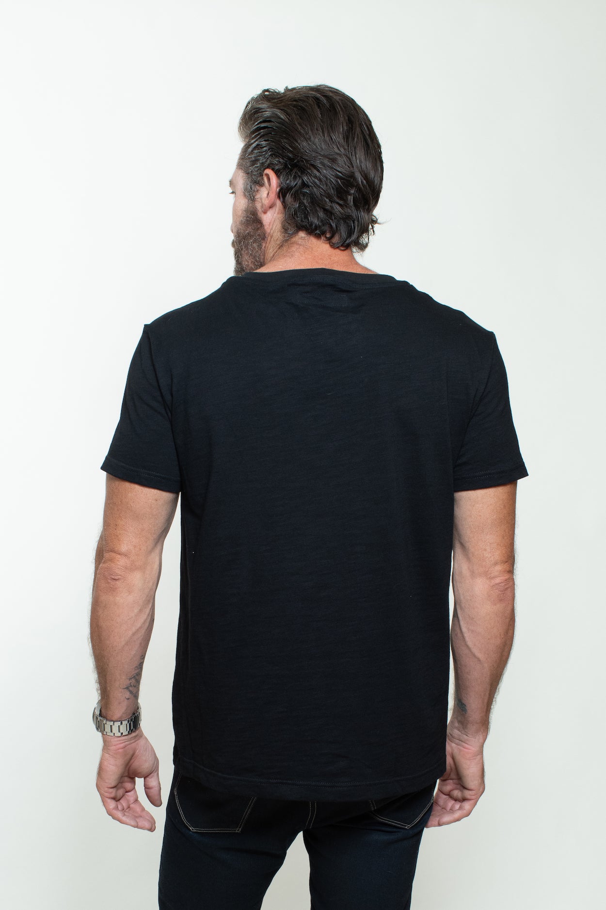 KNITTED SHORT SLEEVES T-SHIRT IN BLACK