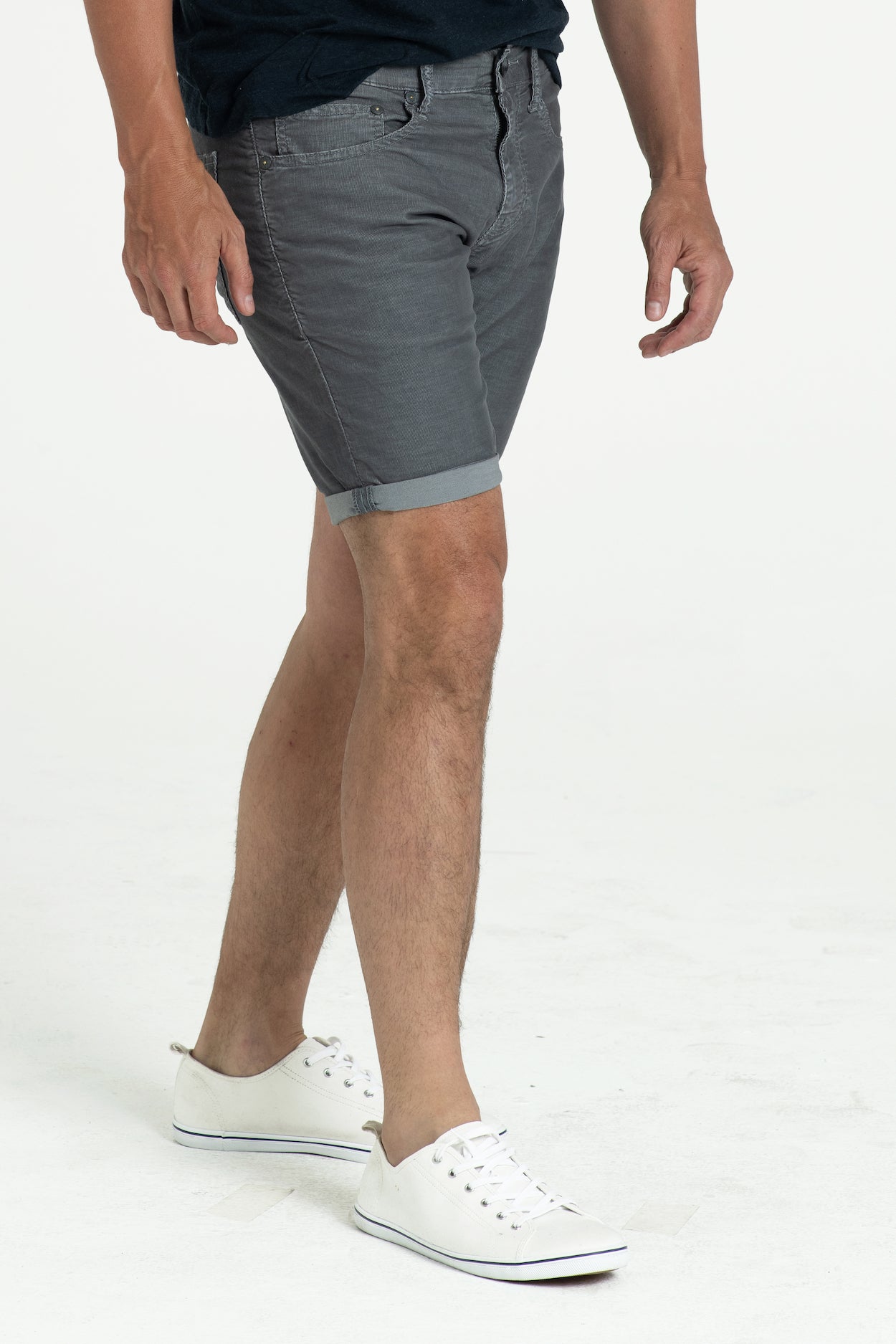 ROLL UP CORD SHORTS IN IRON